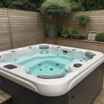 Un jacuzzi au jardin : conseils d’installation, aménagement paysager et astuces pour une eau saine toute l’année
